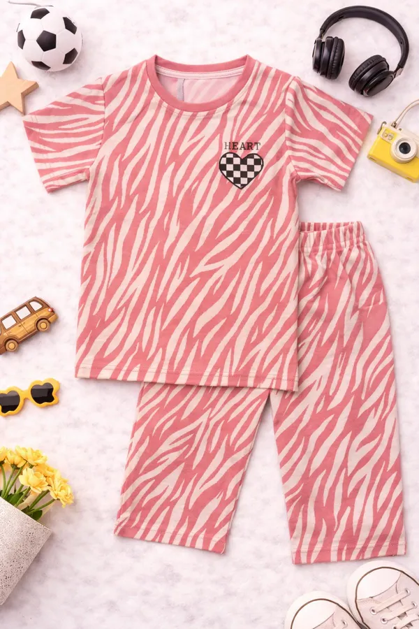 Aura_Moda_Girls_Premium_Jacquard_T-Shirt_&_Capri_Set_(3/4th)_Textured_Stylish_Outfit
