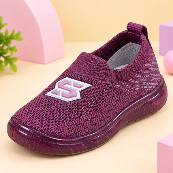 KIDS_MAROON_KNITTED_SLIP-ON_SHOES_WITH_SPORTY_LOGO