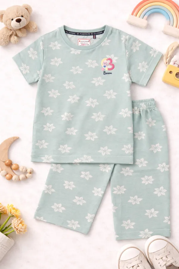 Aura_Moda_Girls_Premium_Jacquard_T-Shirt_&_Capri_Set_(3/4th)_Textured_Stylish_Outfit