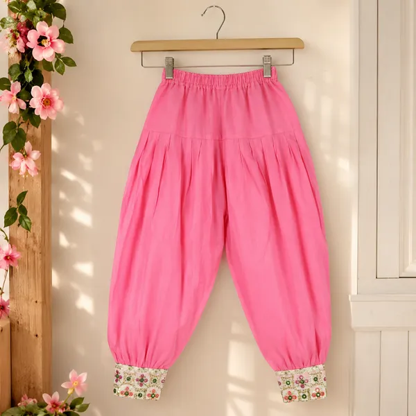 Girls_Floral_Printed_Sleeveless_Kurti_with_Pink_Patiala_Salwar_Set_|_Cotton_Ethnic_Wear_|_Traditional_Festive_Outfit_for_Girls