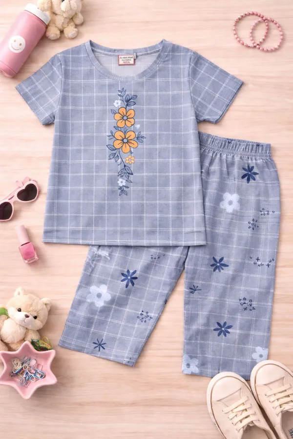 Aura_Moda_Kids_Premium_T-Shirt_&_Capri_Set_(3/4th)_Soft_&_Comfortable_Outfit