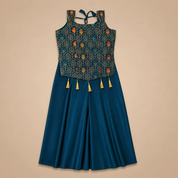 Girls_Embroidered_Crop_Top_&_Flared_Skirt_Co-Ord_Set_|_Stylish_Sleeveless_Ethnic_Party_Wear_for_Girls_|_Festive_Kids_Outfit_with_Tassel_Detailing