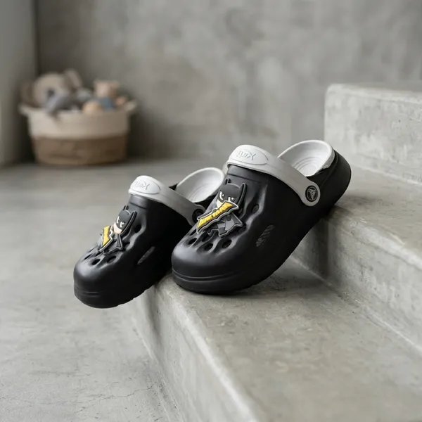 Batman_Kids_Clogs