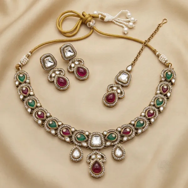 Bridal_Kundan_Choker_Necklace_Set_with_Matching_Drop_Earrings_and_Maang_Tikka