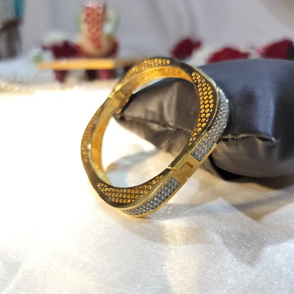 Golden_Polished_Kada_Style_Square_Shaped_American_Diamond_Bracelet