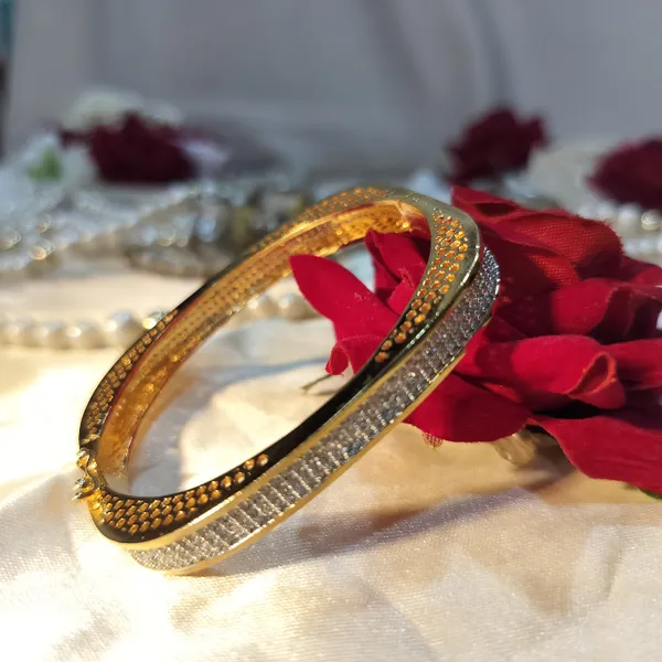 Golden_Polished_Kada_Style_Square_Shaped_American_Diamond_Bracelet