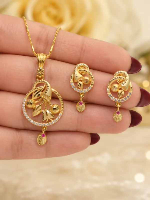 Elegant_Filigree_Floral_Pendant_&_Earrings_Set