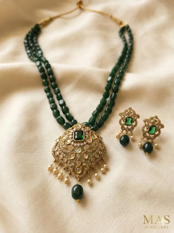 Royal_Emerald-Green_Beaded_Kundan-Style_Necklace_&_Earring_Set_(South_indian_style)