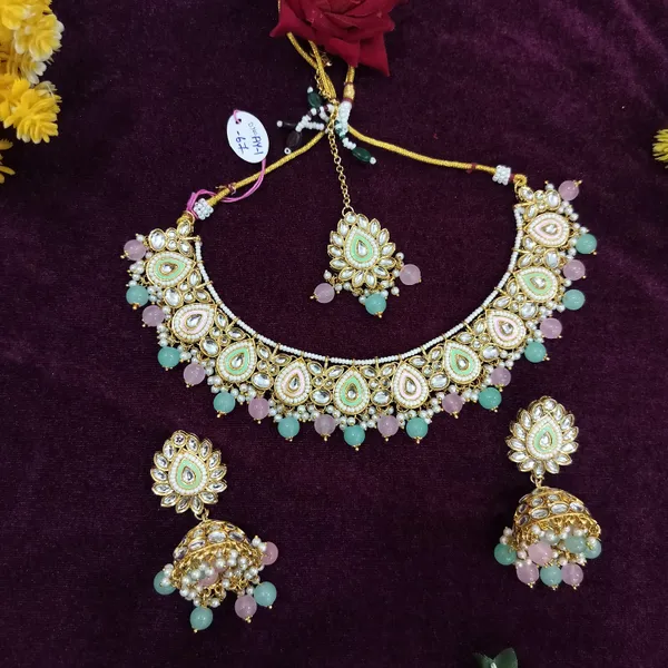 Pastel_Perfection_Kundan_Choker_Set_with_One_pair_of_Jumkas_&_Maang_Teeka_(_9)