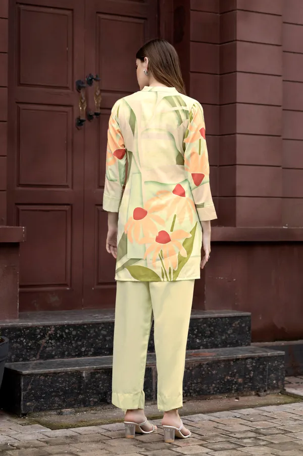 Pista_Printed_Shirt_Collar_Three-Quarter_Sleeves_Tunic_With_Trouser_For_Women
