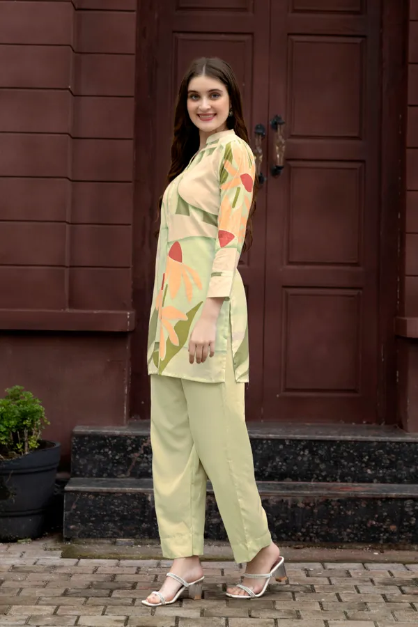 Pista_Printed_Shirt_Collar_Three-Quarter_Sleeves_Tunic_With_Trouser_For_Women