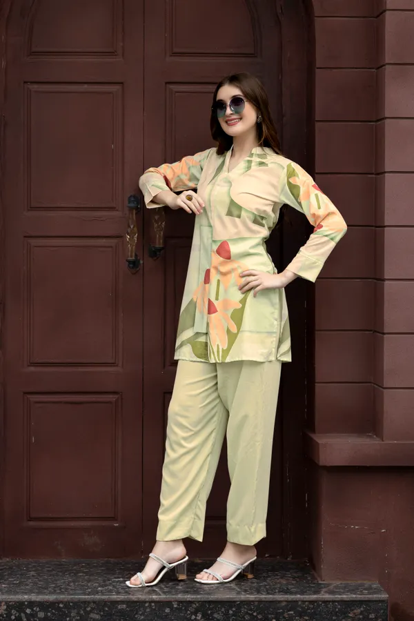 Pista_Printed_Shirt_Collar_Three-Quarter_Sleeves_Tunic_With_Trouser_For_Women