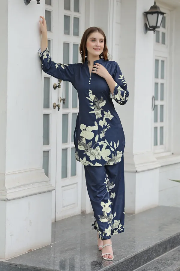 Blue_Women_Elegant_Floral_Printed_Kurta_with_Pants_Set_For_Women