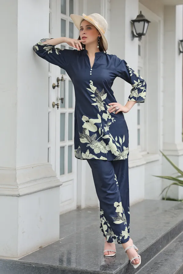 Blue_Women_Elegant_Floral_Printed_Kurta_with_Pants_Set_For_Women