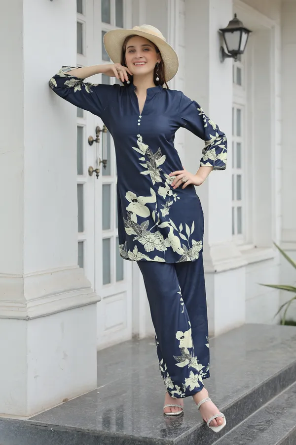 Blue_Women_Elegant_Floral_Printed_Kurta_with_Pants_Set_For_Women