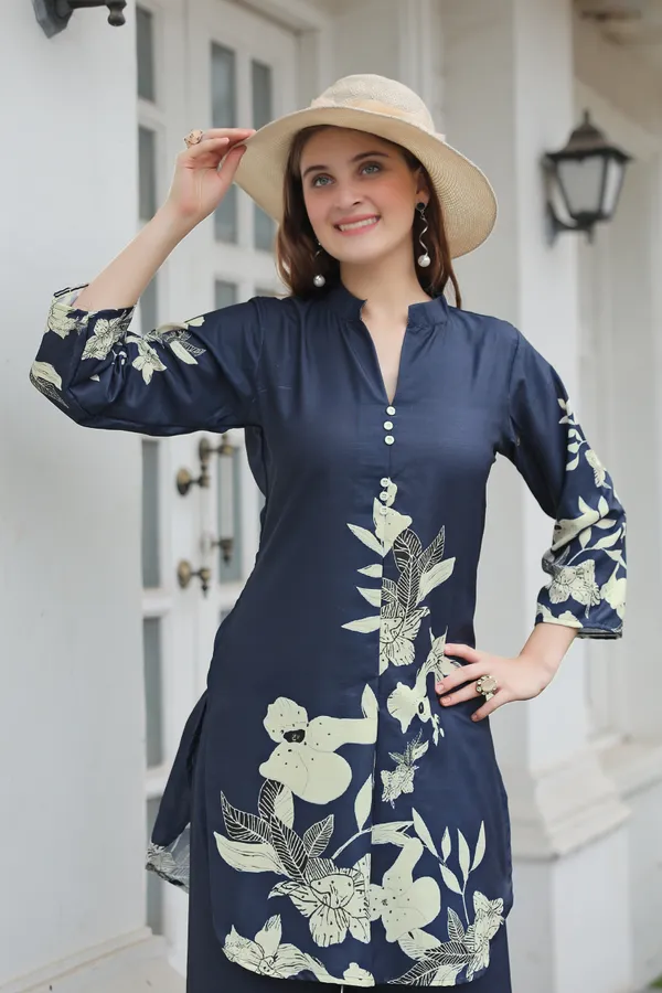Blue_Women_Elegant_Floral_Printed_Kurta_with_Pants_Set_For_Women