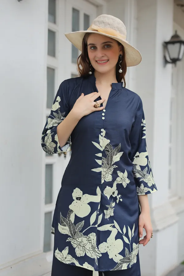 Blue_Women_Elegant_Floral_Printed_Kurta_with_Pants_Set_For_Women