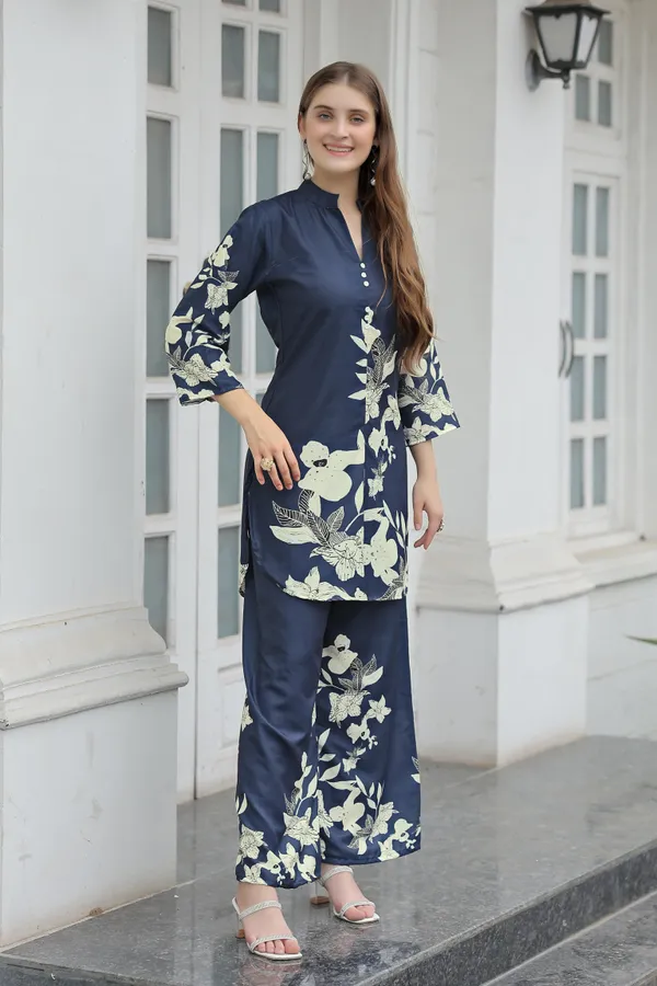 Blue_Women_Elegant_Floral_Printed_Kurta_with_Pants_Set_For_Women