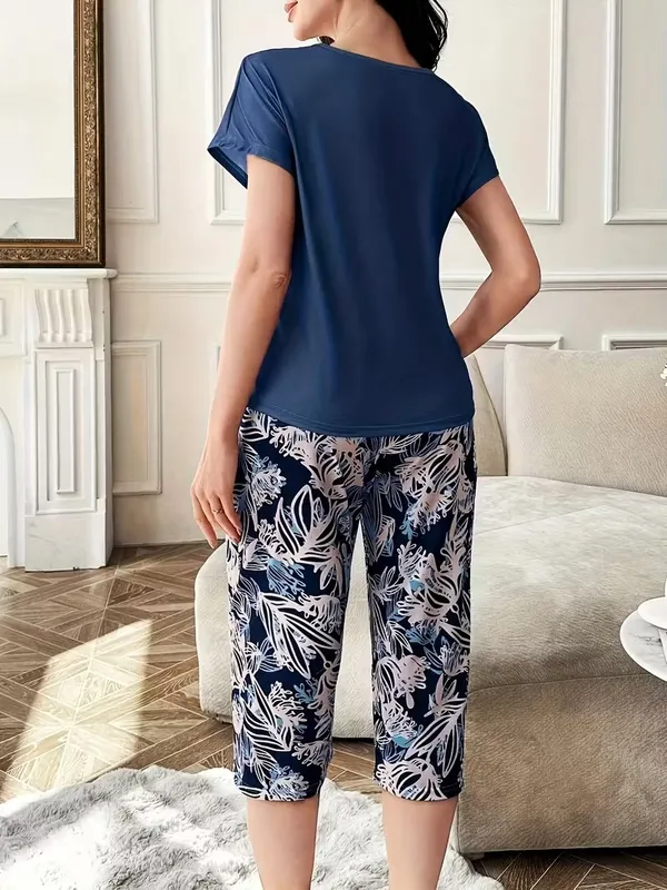 Blue_Looper_Knit_Short_Sleeve_Top_&_Capri_Pajama_Set_with_Floral_Print_Pocket_For_Women