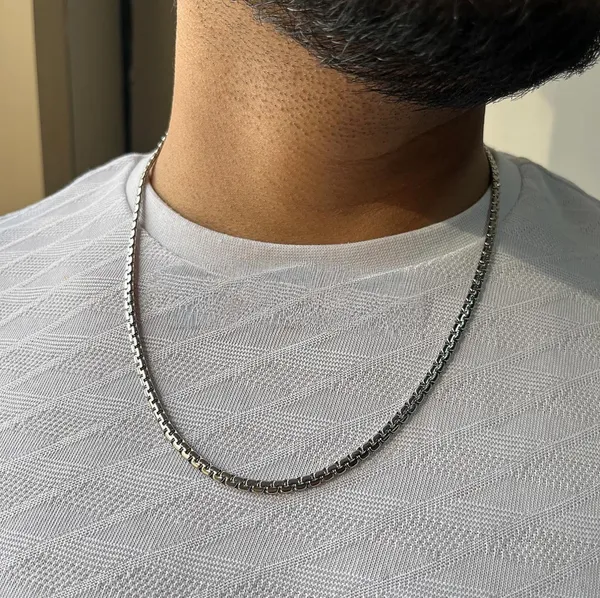 Silver_Stainless_Steel_Premium_&_Elegant_Chain_For_Men