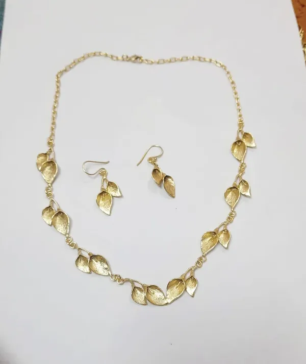 Gold_Platting_-_Brass_-_Leaf_Necklace_with_hangings