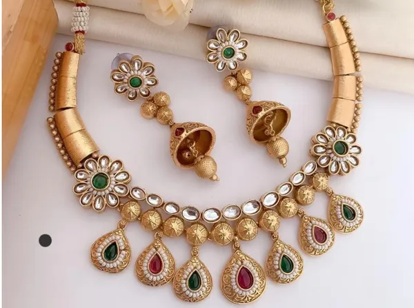 High_Gold_Matte_Finish_Rajwadi_Set_with_Earrings