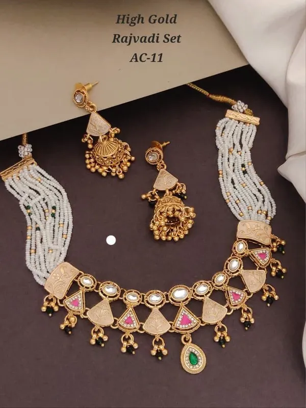 High_Gold_Matte_Finish_Rajwadi_Set_with_Earrings