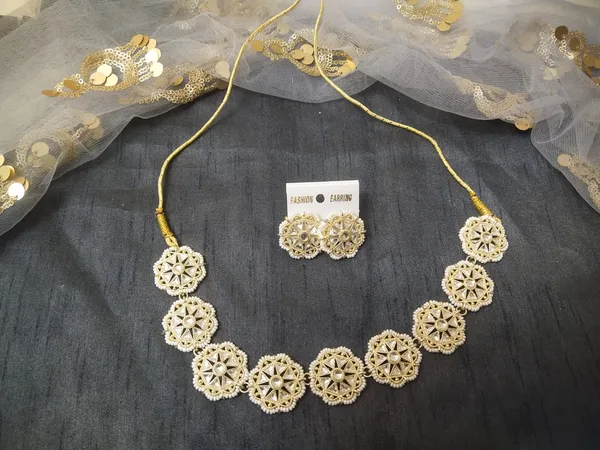 White_Kundan_Moti_Necklace_With_Earrings_For_Women