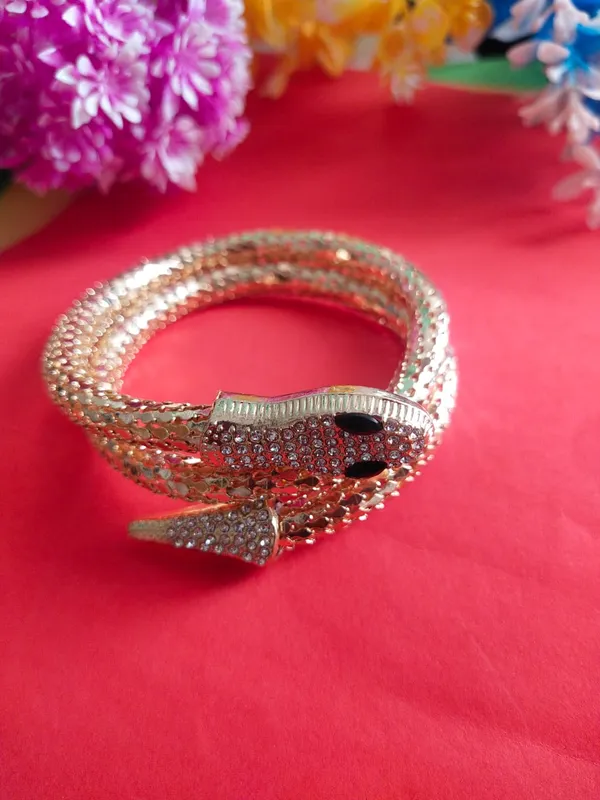 Stone_Studded_Snake_Textured_Bracelet