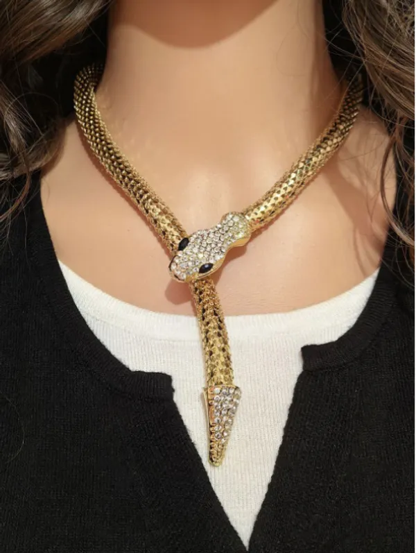 Stone_Studded_Snake_Textured_with_Magnetic_Closure_necklace
