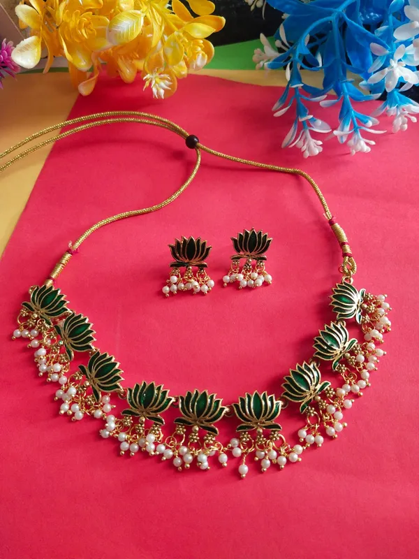 9_Lotus_Temple_Motif_Necklace_Set_with_earrings_-_Green