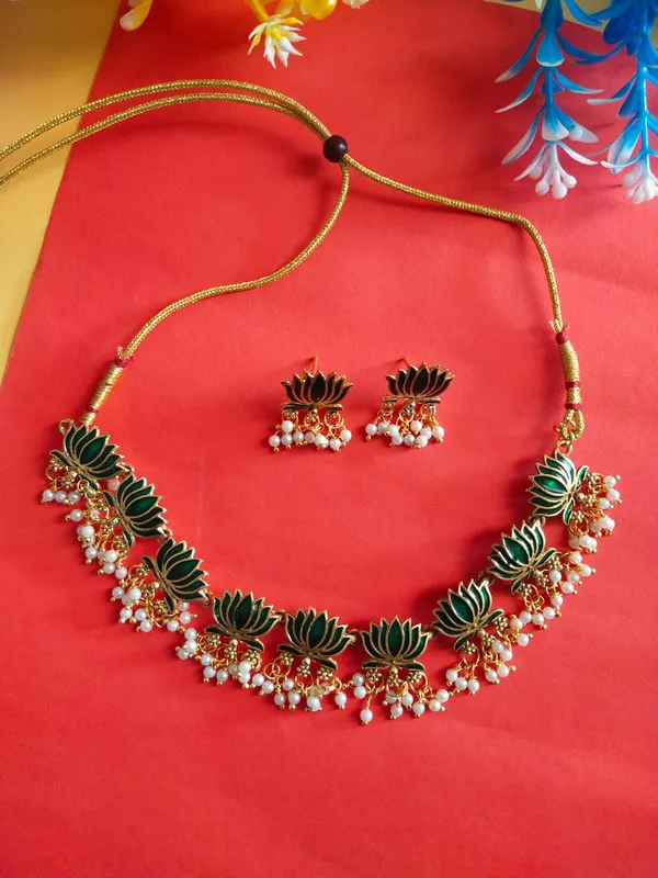 9_Lotus_Temple_Motif_Necklace_Set_with_earrings_-_Green