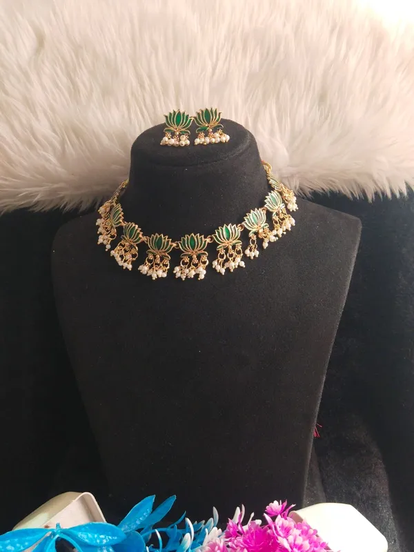 9_Lotus_Temple_Motif_Necklace_Set_with_earrings_-_Green