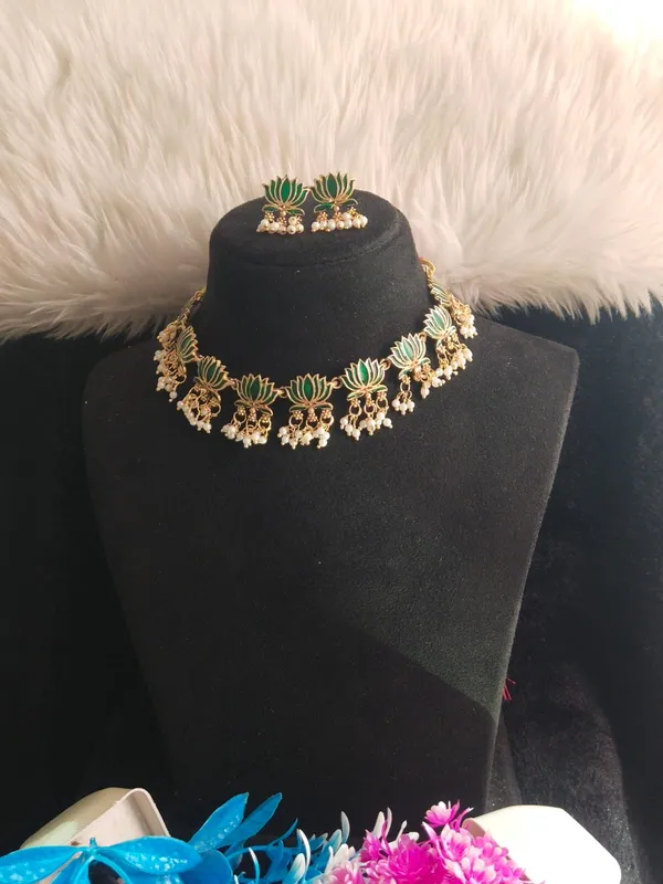 9_Lotus_Temple_Motif_Necklace_Set_with_earrings_-_Green