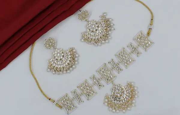 White_Kundan_Moti_Necklace_With_Chandbalia_For_Women