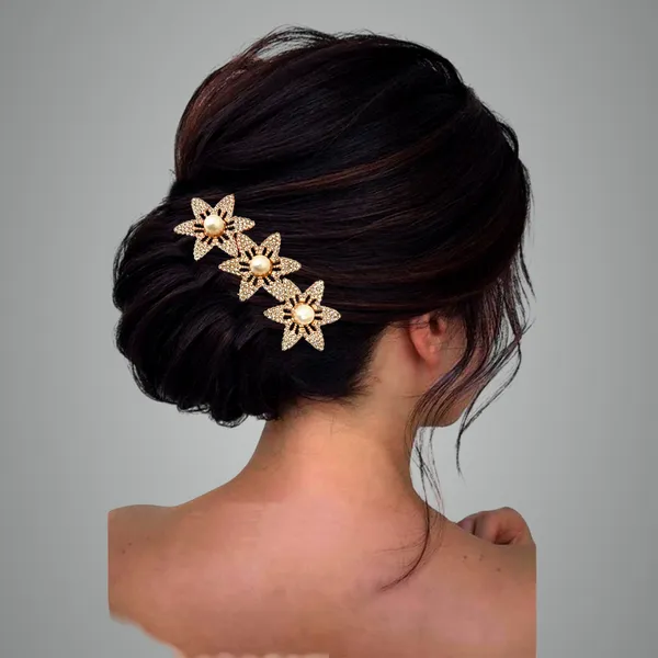 Elegant_Black_Base_Hair_Comb_With_Star-Shaped_6-Petal_Artificial_Flowers,_Crystal_Bead_Adornments,_And_Pearl_Beads_For_Special_Occasions