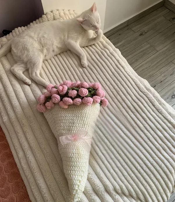 White_With_Pink_Rose_Handmade_Premium_Quality_Crochet_Blanket_And_Bouquet(Pink_Rose)