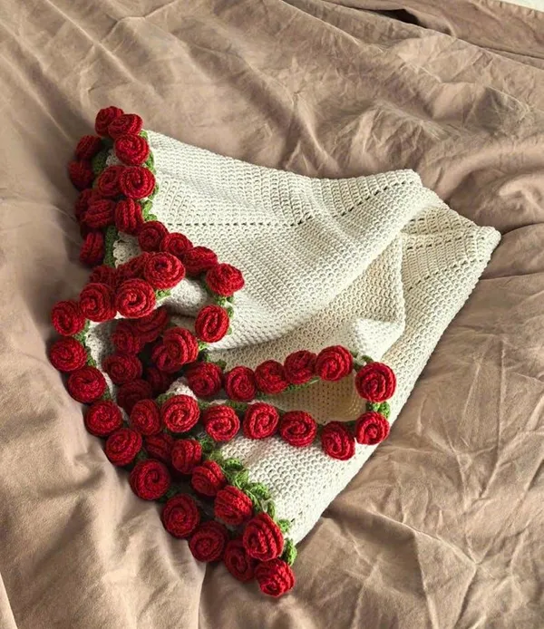 White_With_Red_Rose_Handmade_Premium_Quality_Crochet_Blanket_And_Bouquet(Rose)