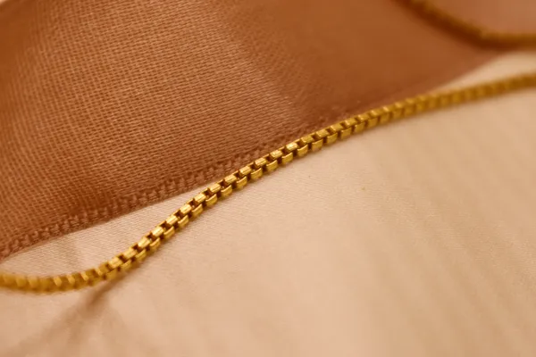 Gold_Plated_Elegant_Link_Box_Chain_For_Unisex_(400_mg_Gold)