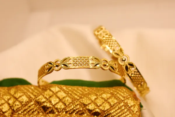 Gold_Plated_Brass_And_Gold_Floral_Engraved_Design_Bangle_For_Women_(400_mg_Gold)
