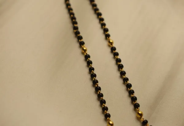 Gold_Plated_Short_Single-Strand_Classic_Mangalsutra_For_Women_(200_mg_Gold)
