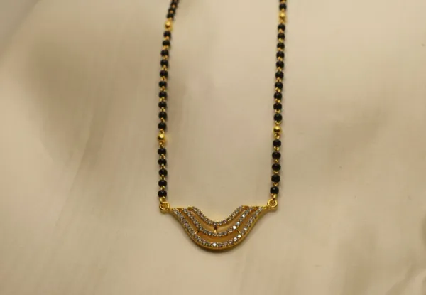 Gold_Plated_Short_Single-Strand_Classic_Mangalsutra_For_Women_(200_mg_Gold)