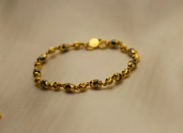 Gold_Plated_Black_Bead_Protection_Bracelet_For_Baby_(300_mg_Gold)
