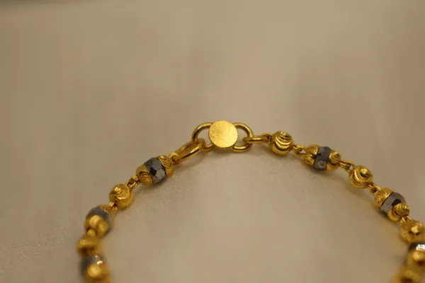 Gold_Plated_Black_Bead_Protection_Bracelet_For_Baby_(300_mg_Gold)