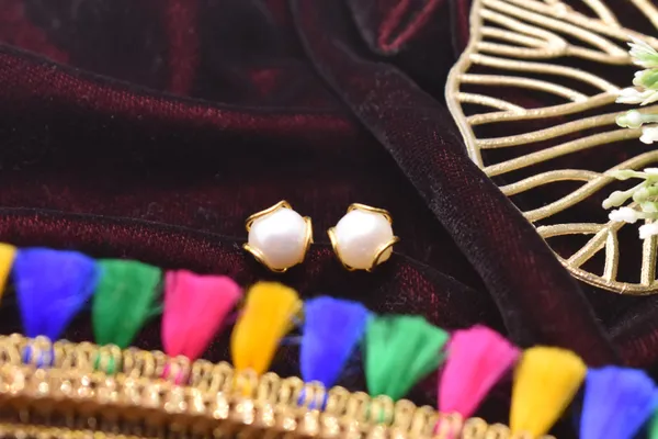 Gold_Plated_Classic_Pearl_Glow_Studs_For_Women_(100_mg_Gold)