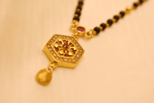 Gold_Plated_Everyday_Luxe_Essential_Mangalsutra_For_Women_(150_mg_Gold)