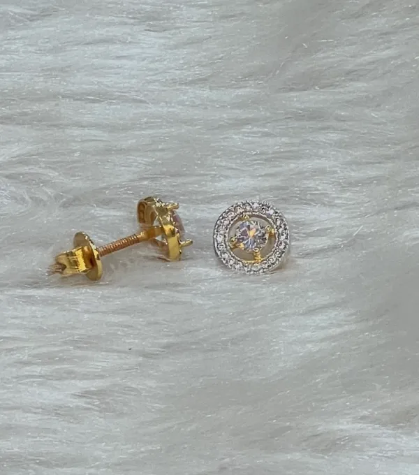 Gold_Plated_Radiant_Solitaire_Eartop,_sparkling_with_timeless_elegance_gold_plated_(100_mg_Gold)