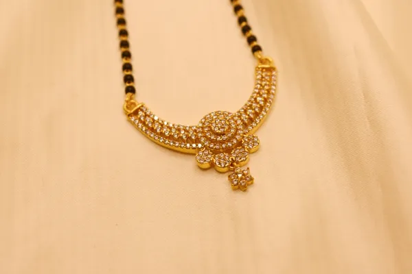 Gold_Plated_Everyday_One-Line_Mangalsutra_For_Women_(200_mg_Gold)