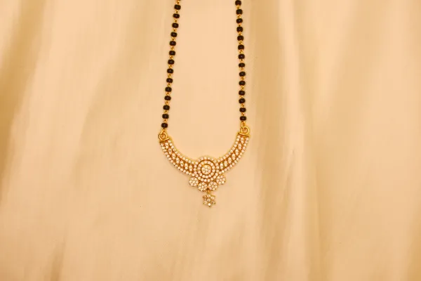 Gold_Plated_Everyday_One-Line_Mangalsutra_For_Women_(200_mg_Gold)