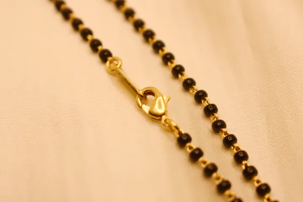Gold_Plated_Everyday_One-Line_Mangalsutra_For_Women_(200_mg_Gold)
